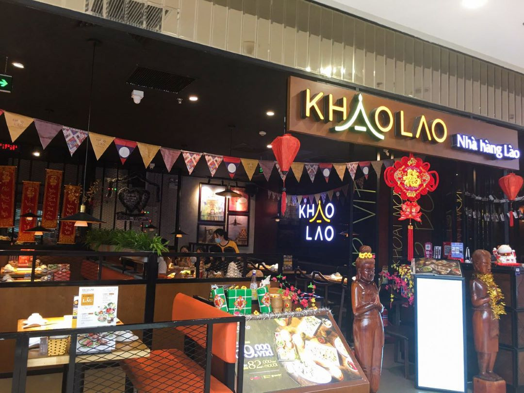 Món lạp cá trứ danh và không gian đậm chất Lào tại Khao Lao Landmark 81