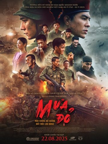 Một cảnh phim Mưa Đỏ bi tráng, quảng bá tại các rạp chiếu phim khắp Việt Nam.