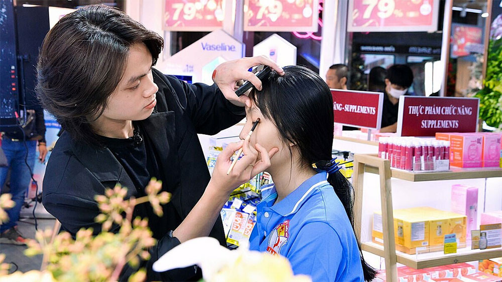 Một cửa hàng mỹ phẩm tổng hợp, nơi cũng có thể bán Dior