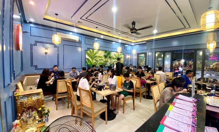 Một mâm lẩu đầy đặn với đa dạng nguyên liệu tại Lẩu Time, một lựa chọn đáng giá khi xem xét giá buffet Vincom Thanh Hóa
