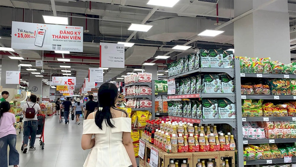 Mua sắm tiện lợi tại không gian Lotte Mart ở Lotte Mall Tây Hồ