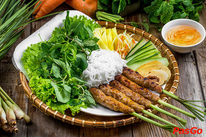 Nem lụi Huế thơm ngon tại nhà hàng Vincom