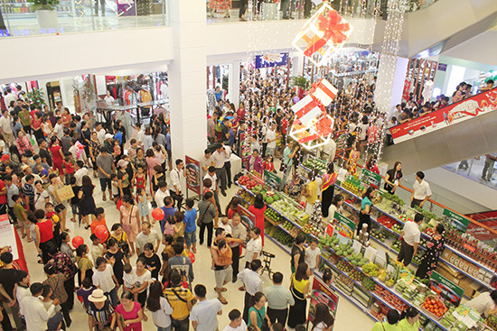 Người dân địa phương háo hức tham gia lễ khai trương Vincom Plaza Sơn La