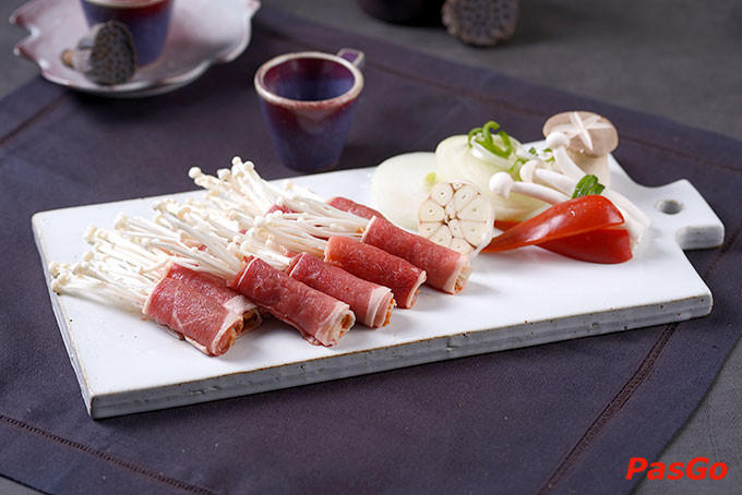 Nguyên liệu thịt tươi ngon, nhập khẩu đảm bảo chất lượng cho món buffet tại Vincom Vị Thanh