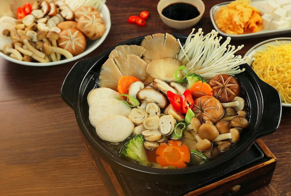 Nồi lẩu nấm rau củ chay thanh đạm, tốt cho sức khỏe