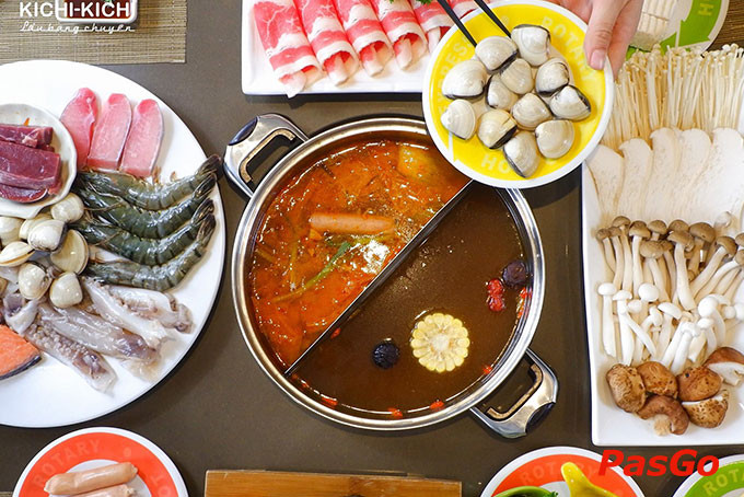 Nồi lẩu Thái Tomyum cay nồng đậm đà với cốt dừa béo ngậy tại Kichi-Kichi Phạm Ngọc Thạch