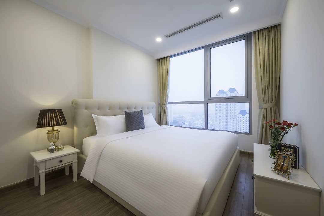 Nội thất phòng ngủ cao cấp được trang bị sẵn trong căn hộ Landmark Plus 2 phòng ngủ