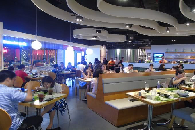 Nội thất sang trọng tại Wrap &amp; Roll Vincom Đồng Khởi