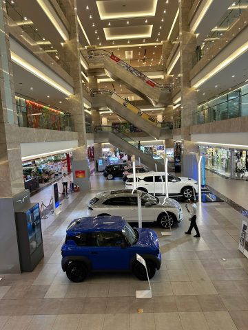 Nội thất và không gian showroom hiện đại tại Vincom Plaza Hà Nội