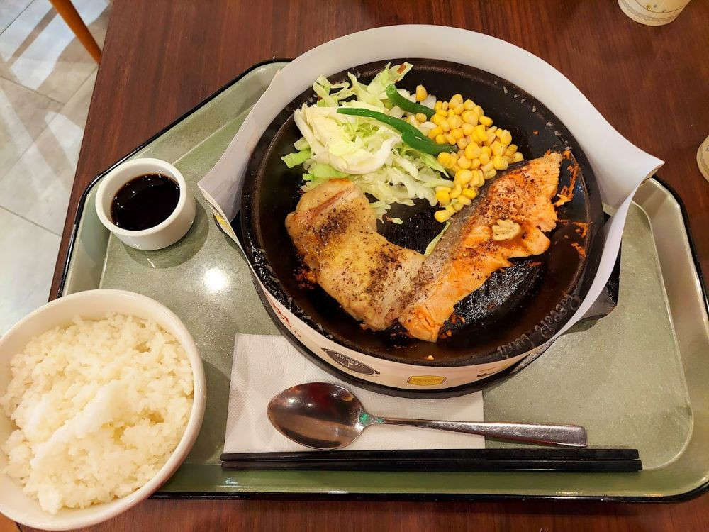 Phần cơm chất lượng tại Pepper Lunch, địa điểm ăn trưa tại Vincom Center Trần Duy Hưng
