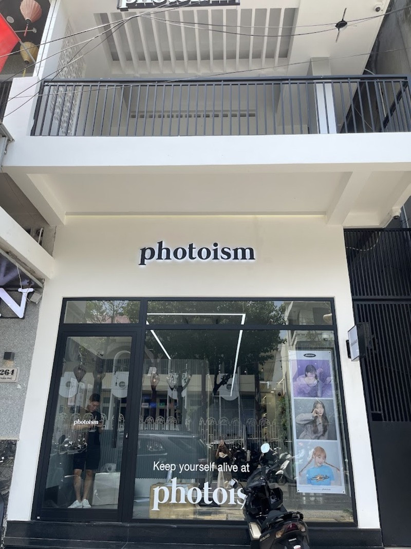 Phía trước tiệm Photoism Đà Nẵng