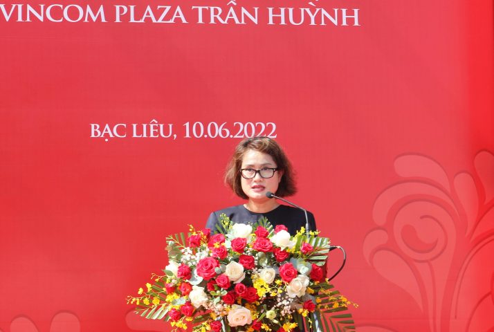 Phó Tổng Giám đốc Vincom Retail phát biểu khai trương Vincom Plaza Trần Huỳnh Bạc Liêu