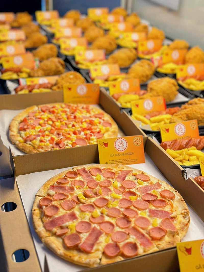 Pizza hải sản đầy đặn tại Gà rán và Pizza Mr. Ròm Long An