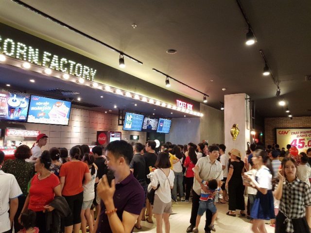 Quang cảnh rạp CGV Vincom Sơn La trong ngày khai trương đông đúc