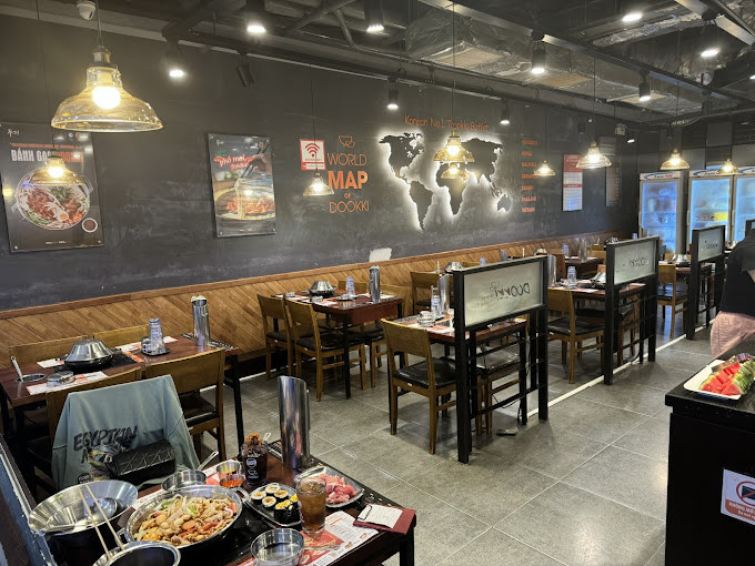 Quầy buffet đa dạng của Dookki Vincom Thủ Đức