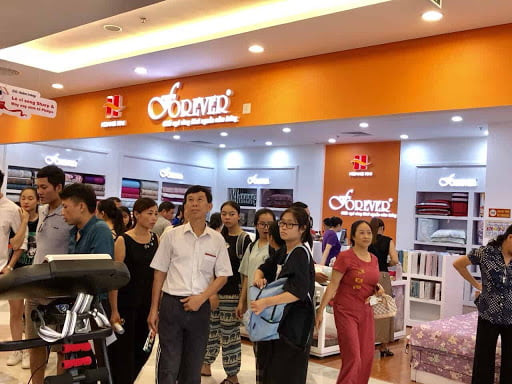 Quầy hàng đa dạng tại siêu thị VinMart Vincom Hải Phòng