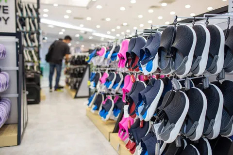 Quầy thu ngân của Crocs Vincom Đồng Khởi sẵn sàng phục vụ khách hàng