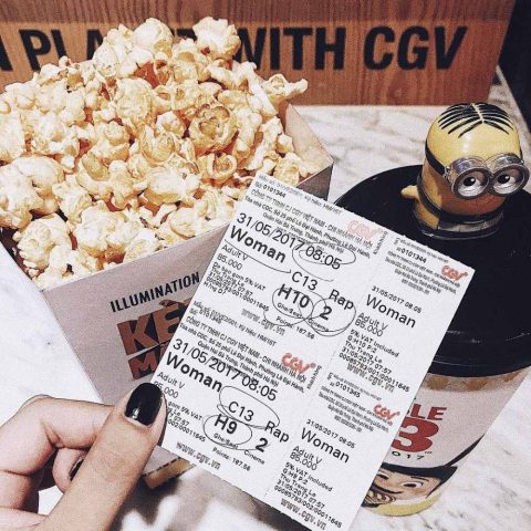Rạp CGV Vincom Bắc Từ Liêm với thiết kế sảnh chờ sang trọng và hiện đại, mang đến trải nghiệm giải trí đẳng cấp