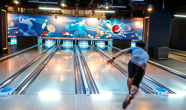 Sân chơi bowling rộng rãi tại Superbowl Diamond Plaza