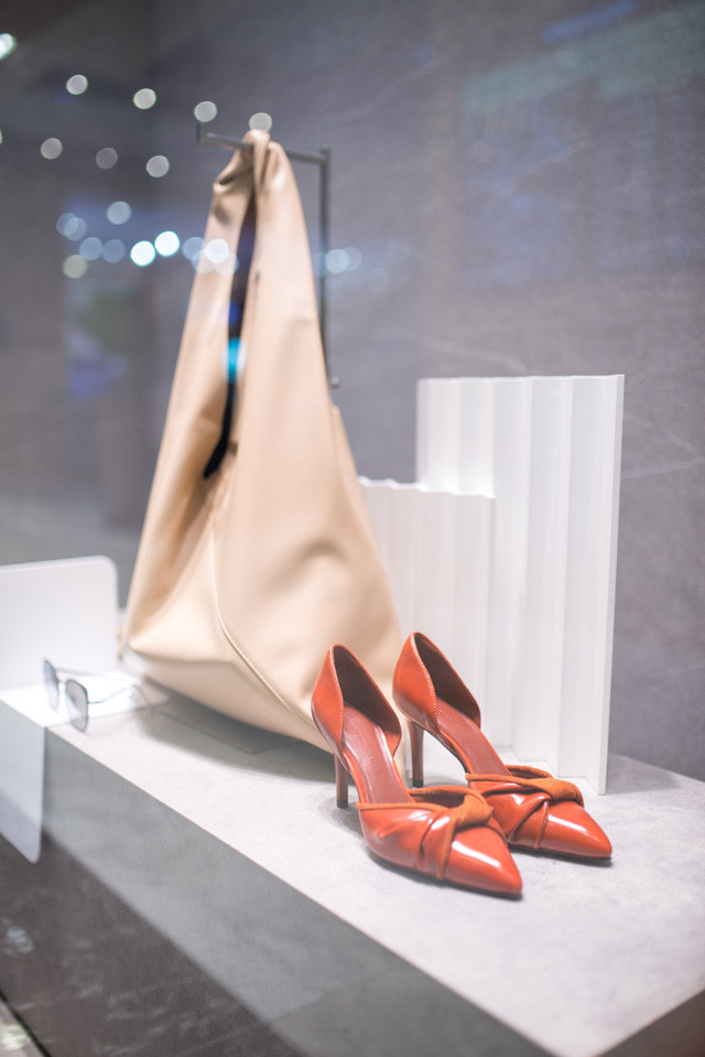 Sản phẩm Charles &amp; Keith đa dạng