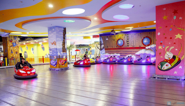 Sân trượt băng Vinpearl Ice Rink tại một trung tâm Vincom lớn