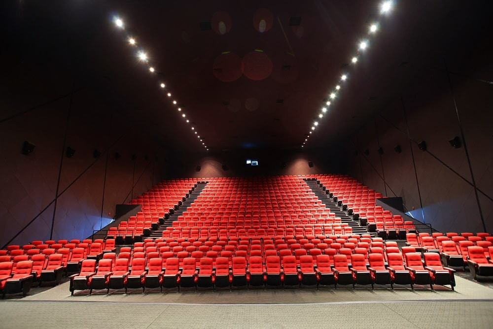 Sảnh chờ hiện đại và sang trọng tại CGV Vincom Metropolis Liễu Giai, là điểm check-in lý tưởng.