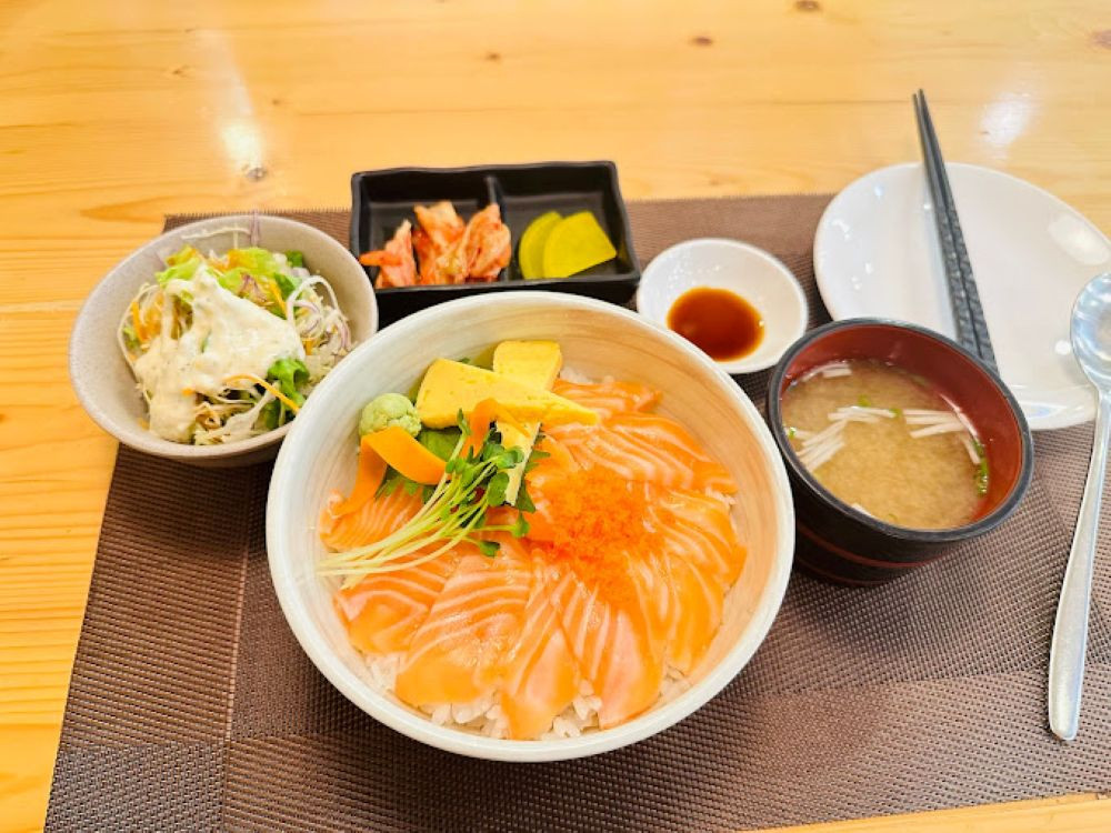 Sashimi và sushi tươi ngon tại Dozo Sushi tầng 5 Vincom Trần Duy Hưng