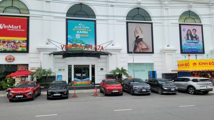 Showroom VinFast Vĩnh Long bên trong Vincom Plaza, một phần quan trọng trong danh bạ tại Vincom Plaza Vĩnh Long