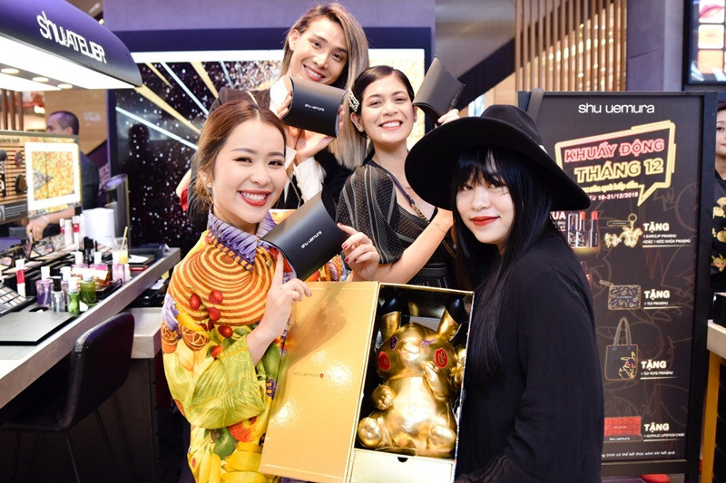 Khám phá thế giới sắc đẹp tại **Shu Uemura Vincom Đồng Khởi**