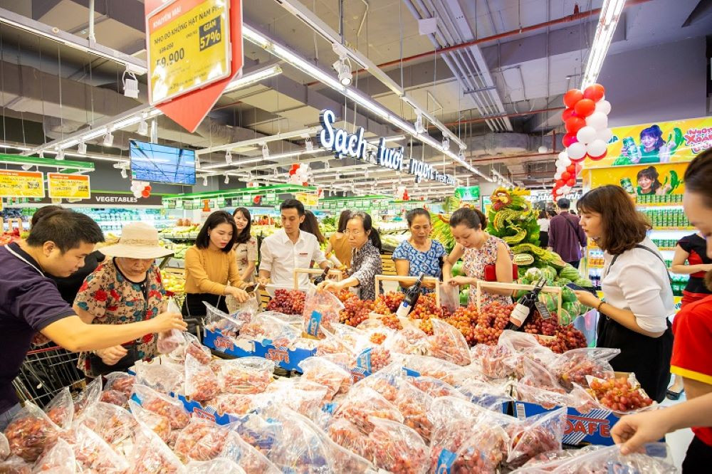 Siêu thị WinMart bên trong Vincom Trần Duy Hưng, cung cấp đầy đủ nhu yếu phẩm hàng ngày.
