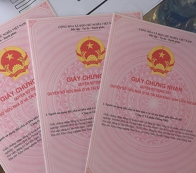 Sổ hồng quyền sở hữu căn hộ tại Vinhomes Central Park, liên quan đến pháp lý