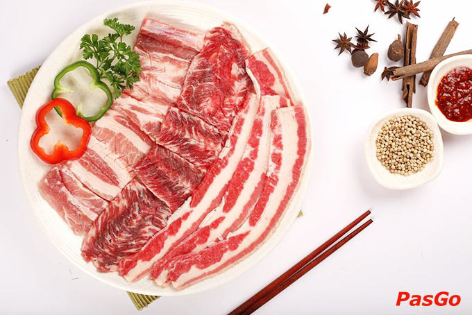 Thịt ba chỉ đen cao cấp sẵn sàng cho bữa nướng tại Vincom Trần Duy Hưng