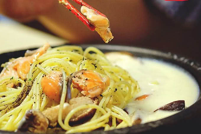 Thịt bít tết trên chảo gang tại Pepper Lunch Vincom Đồng Khởi