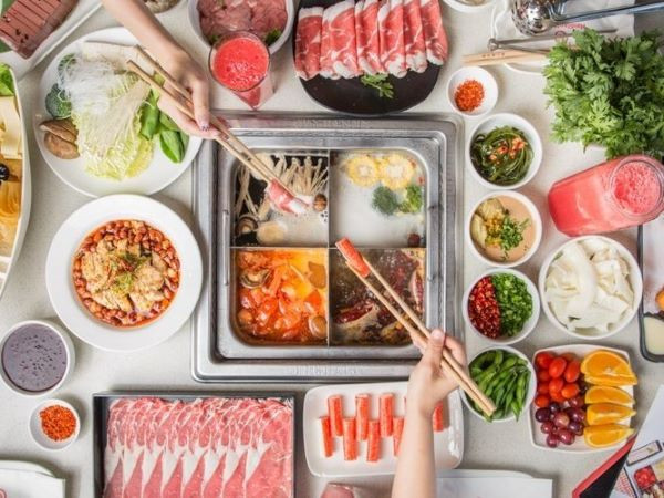 Thực đơn đa dạng món ăn, nước uống tại nhà hàng lẩu Haidilao Vincom Trần Duy Hưng