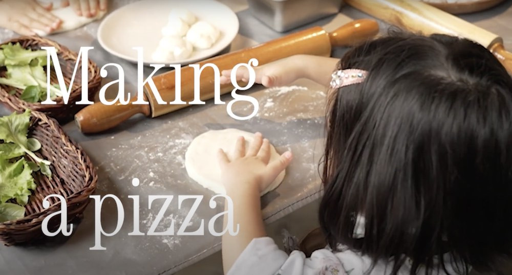 Thực khách thưởng thức ẩm thực tại không gian ấm cúng của Pizza 4P's