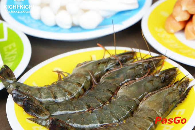 Thực phẩm bày trí đẹp mắt trên đĩa tại lẩu băng chuyền Vincom