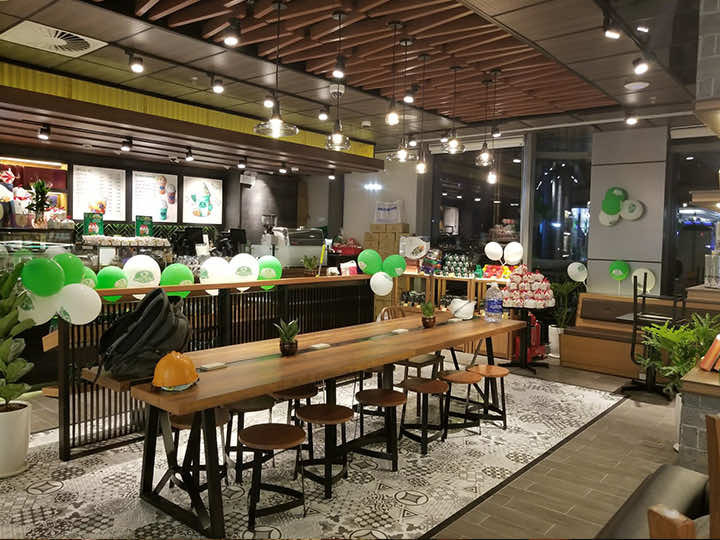 Thức uống trà sữa đặc trưng tại quán Phúc Long, một điểm đến quán cafe gần Landmark 81