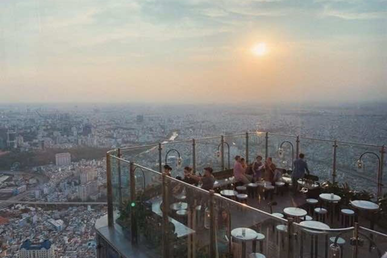 Thưởng thức cafe với tầm nhìn thành phố tuyệt đẹp tại SkyView Landmark 81