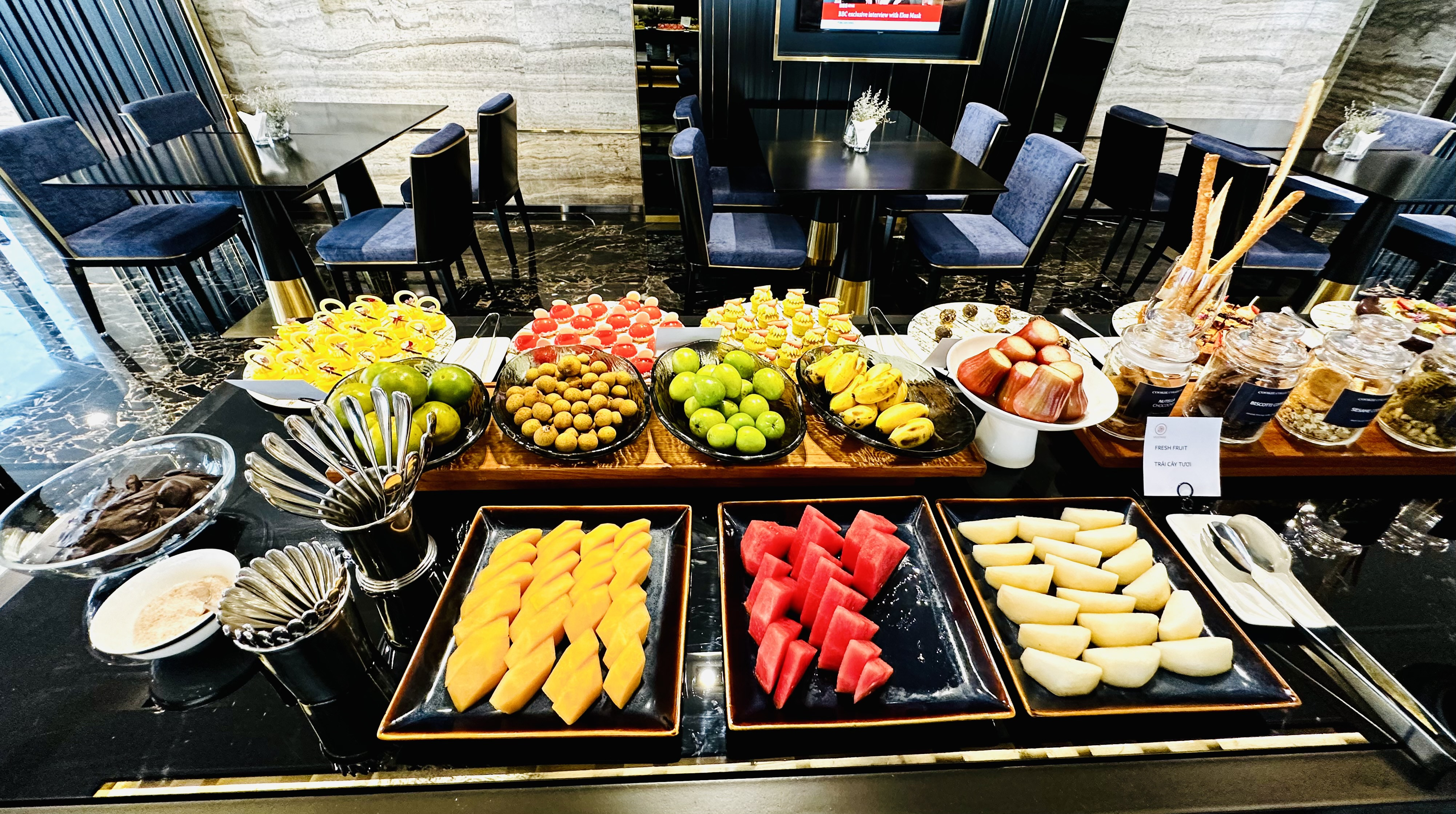 Tiệc cocktail tối phong phú tại Club Lounge của Vinpearl Landmark 81 Autograph Collection Hotel
