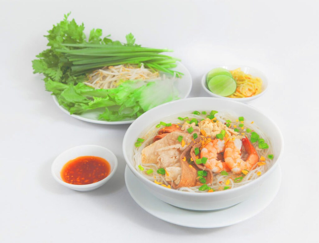 Tô Hủ Tiếu Nam Vang nghi ngút khói