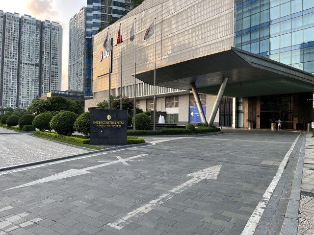 Tòa nhà Landmark 72 nơi InterContinental Hanoi Landmark Hotel tọa lạc