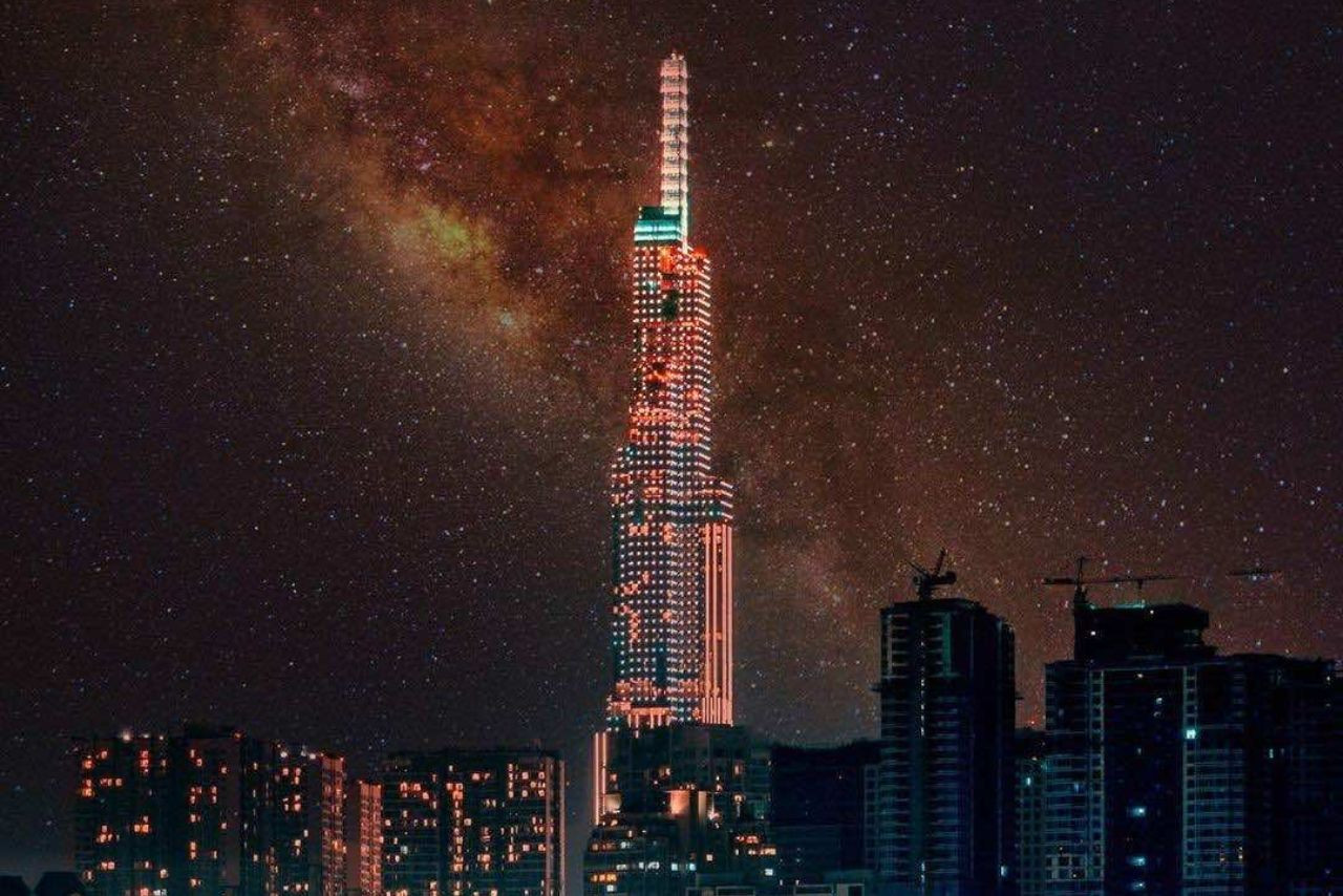 Tòa nhà Landmark 81 vươn cao giữa khu đô thị Vinhomes Central Park