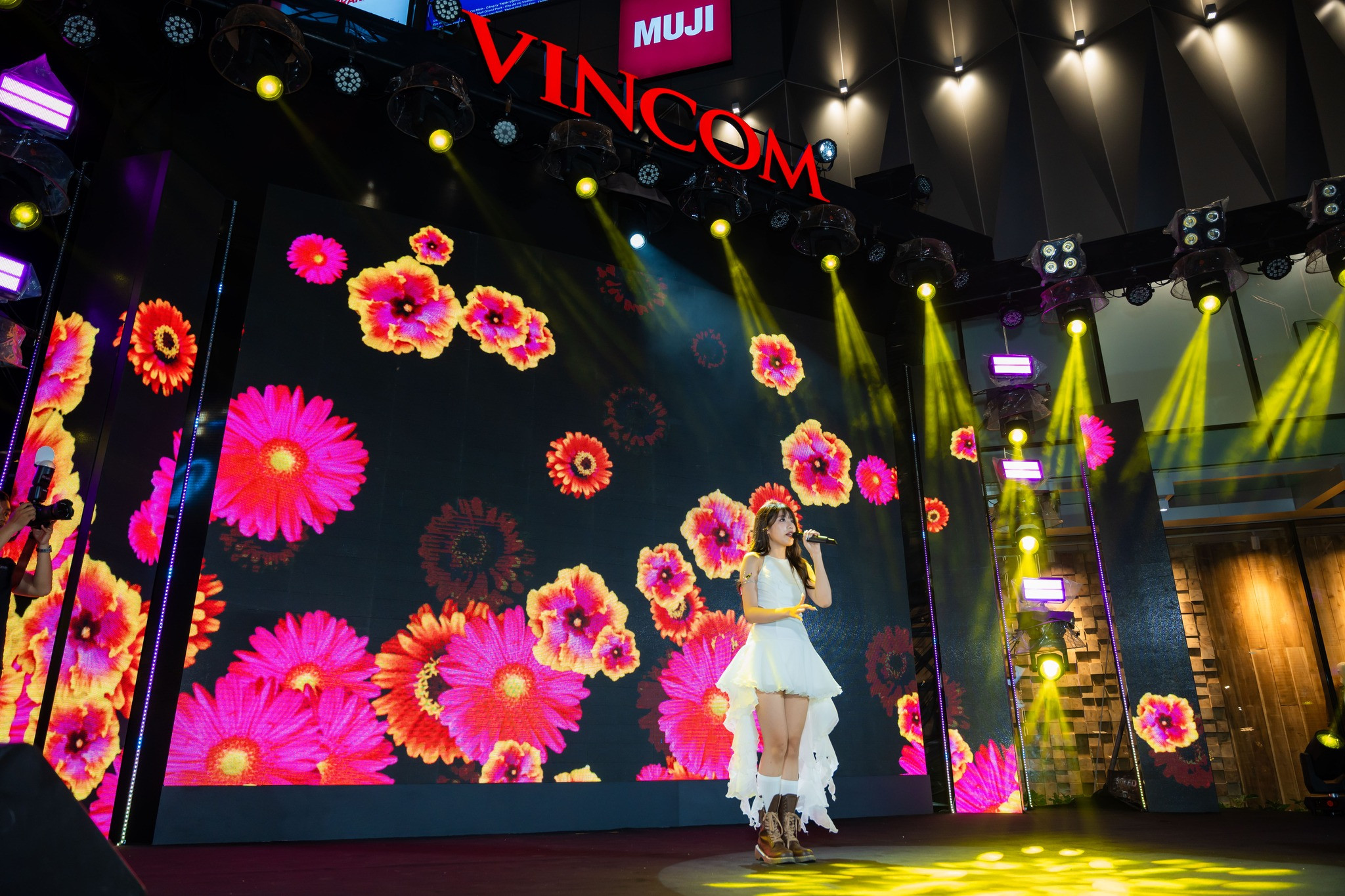 Toàn cảnh khu vui chơi giải trí bên trong Vincom Mega Mall Quận 9