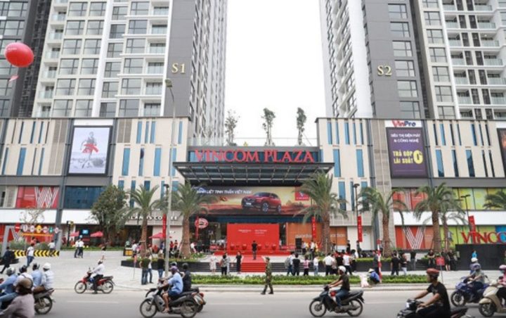 Toàn cảnh mặt tiền trung tâm thương mại Vincom Plaza Skylake Phạm Hùng với kiến trúc hiện đại và sôi động.
