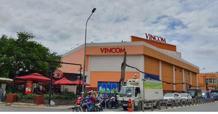 Toàn cảnh mặt tiền Vincom Plaza Cộng Hòa, biểu tượng mua sắm Vincom Hoàng Văn Thụ