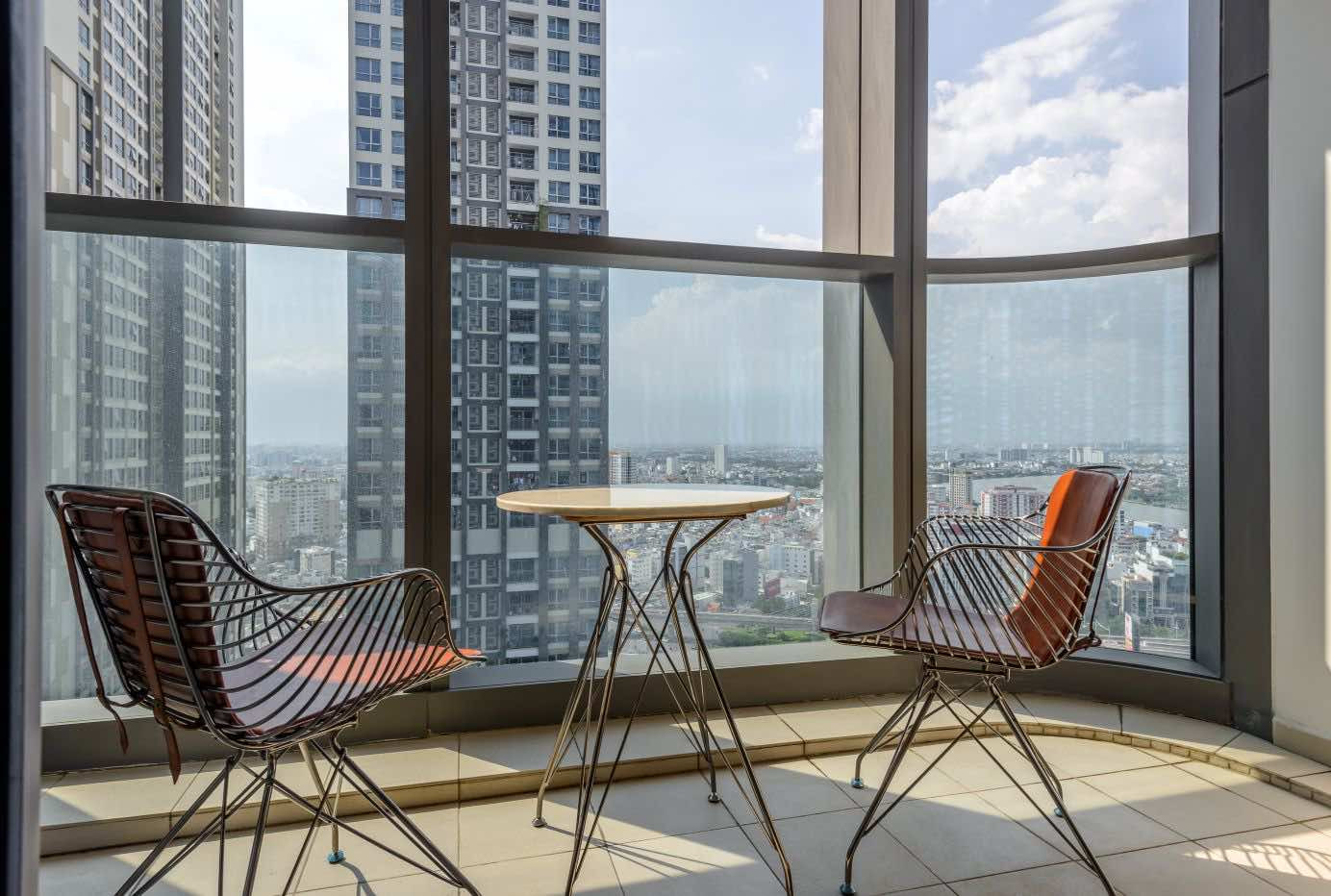 Toàn cảnh tòa nhà Landmark 81 nổi bật giữa lòng Sài Gòn