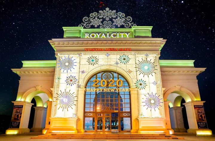 Toàn cảnh Vincom Mega Mall Royal City nhìn từ bên ngoài