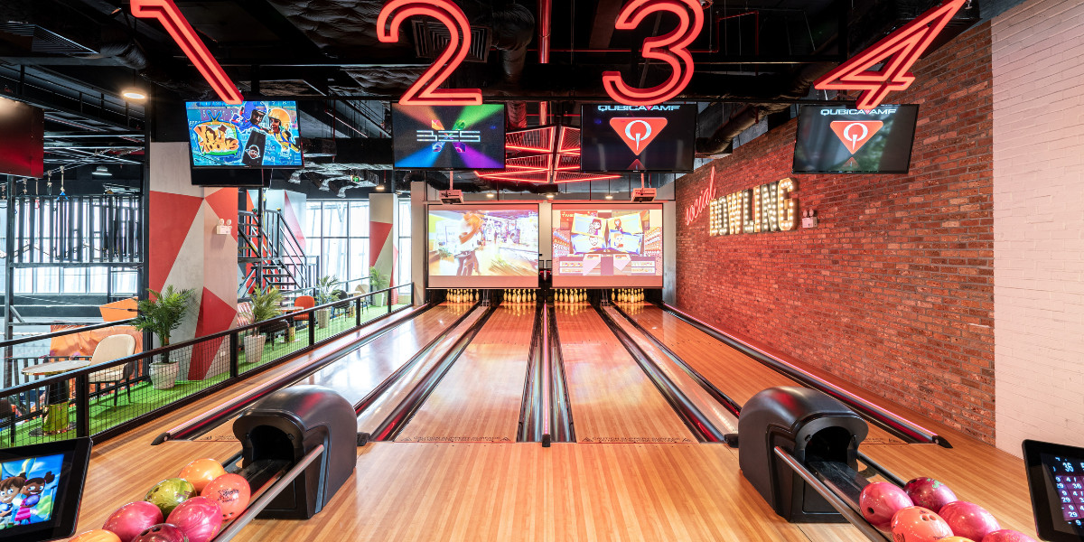 Trải nghiệm chơi bowling vui vẻ tại Timezone HCM