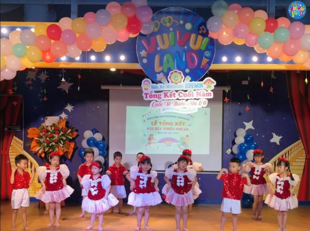 Trẻ em vui chơi tại Vuivuiland trong khu vui chơi Vincom Hùng Vương Cần Thơ