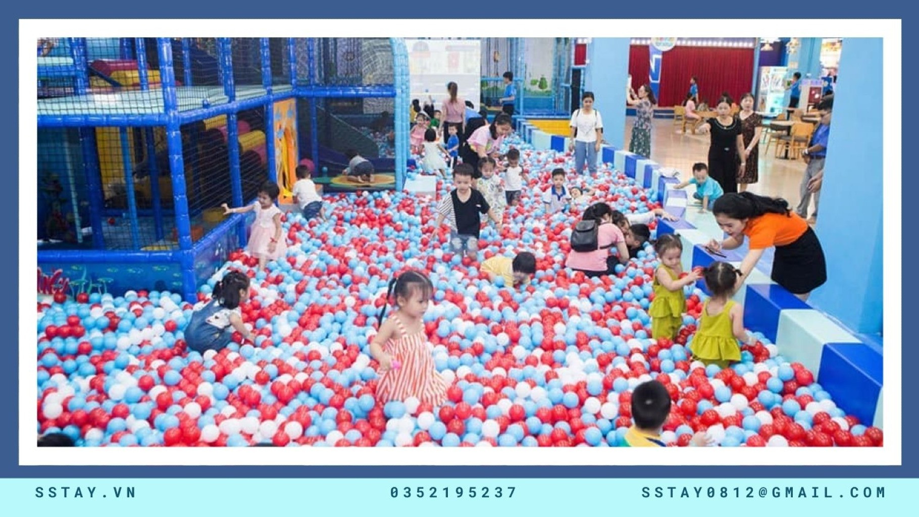 Trẻ em vui đùa tại khu vận động liên hoàn Làng Nom ở Tiniworld Vincom Đà Nẵng